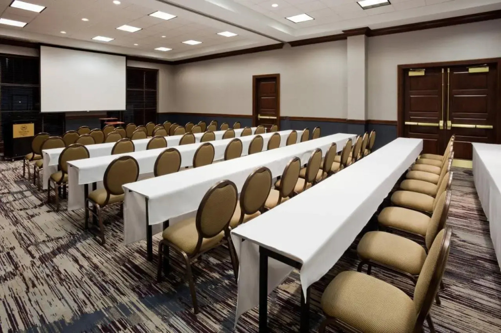 Sheraton St Paul Woodbury Hotel