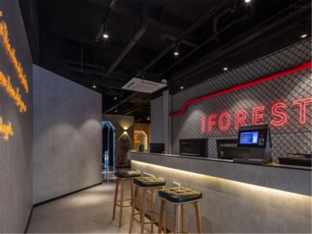 Iforest Hostel (The Bund, Dashijie Metro Station)