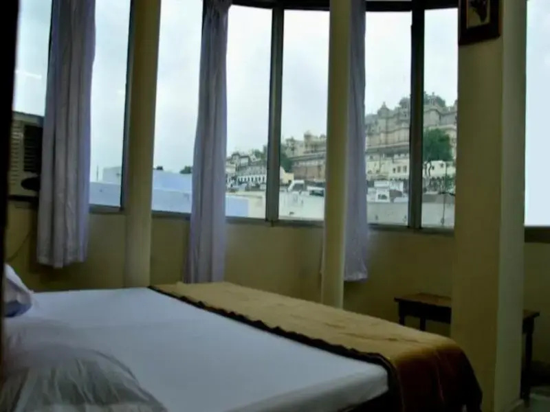 Hotel Kiran Palace