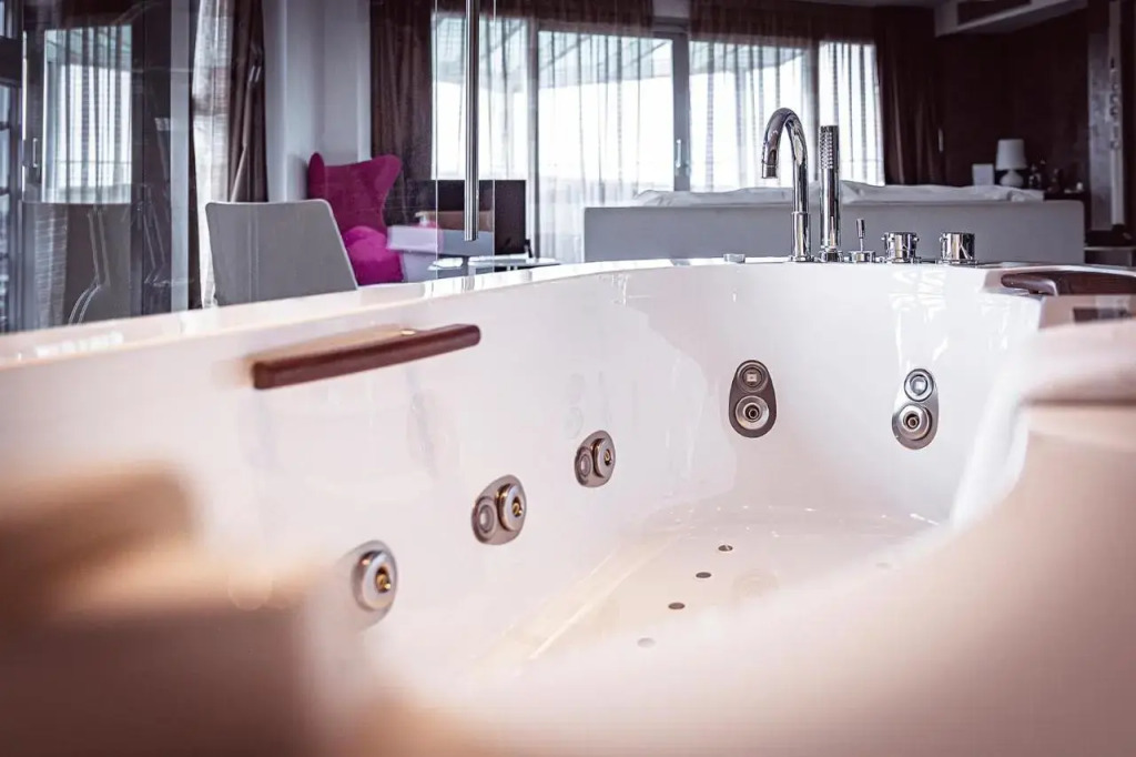 Hotel For You