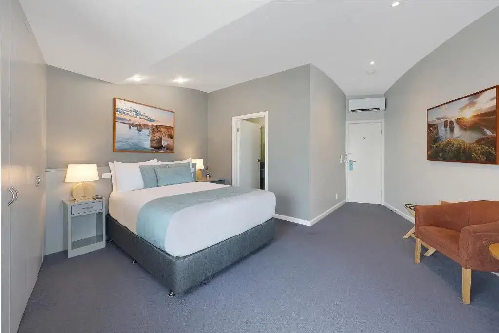 Waves Luxury Suites & Port Central Apartments