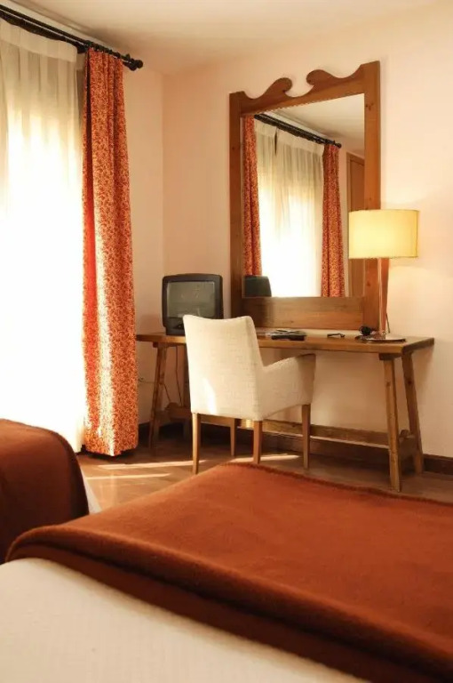 Hotel Pirineos