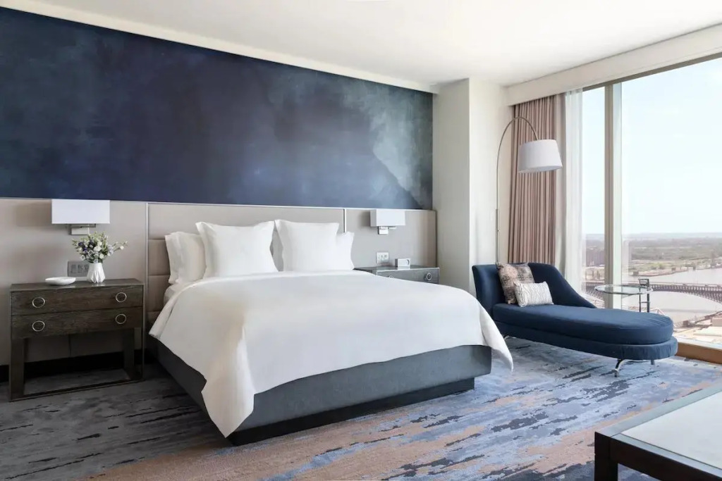 Four Seasons St. Louis