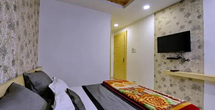 FabHotel Royal Palace II