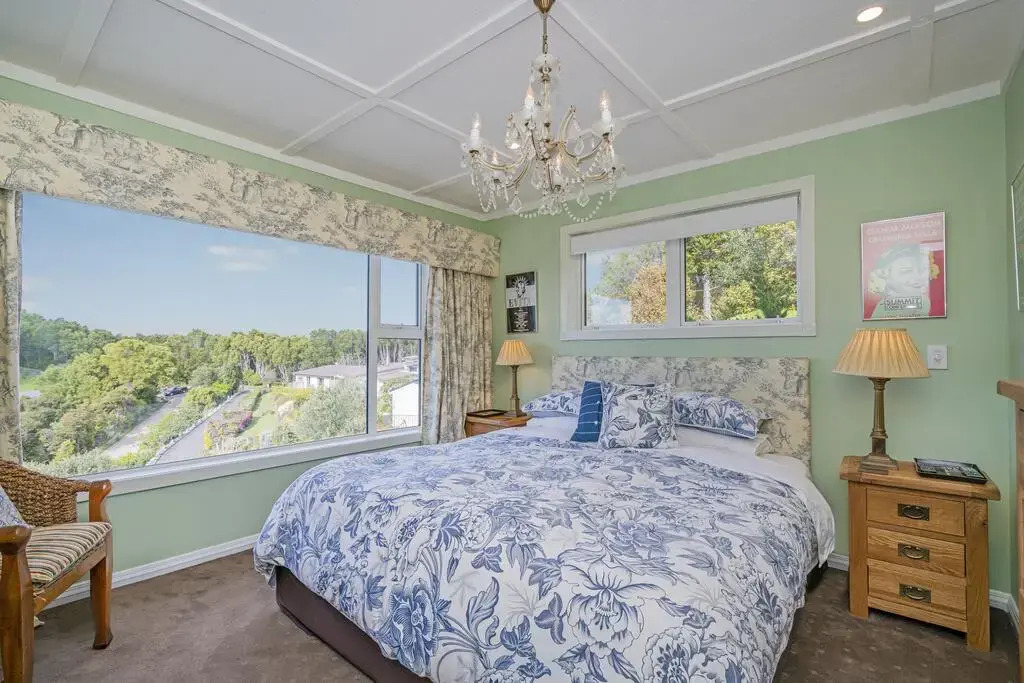 Bayview Valley Lodge Bed & Breakfast