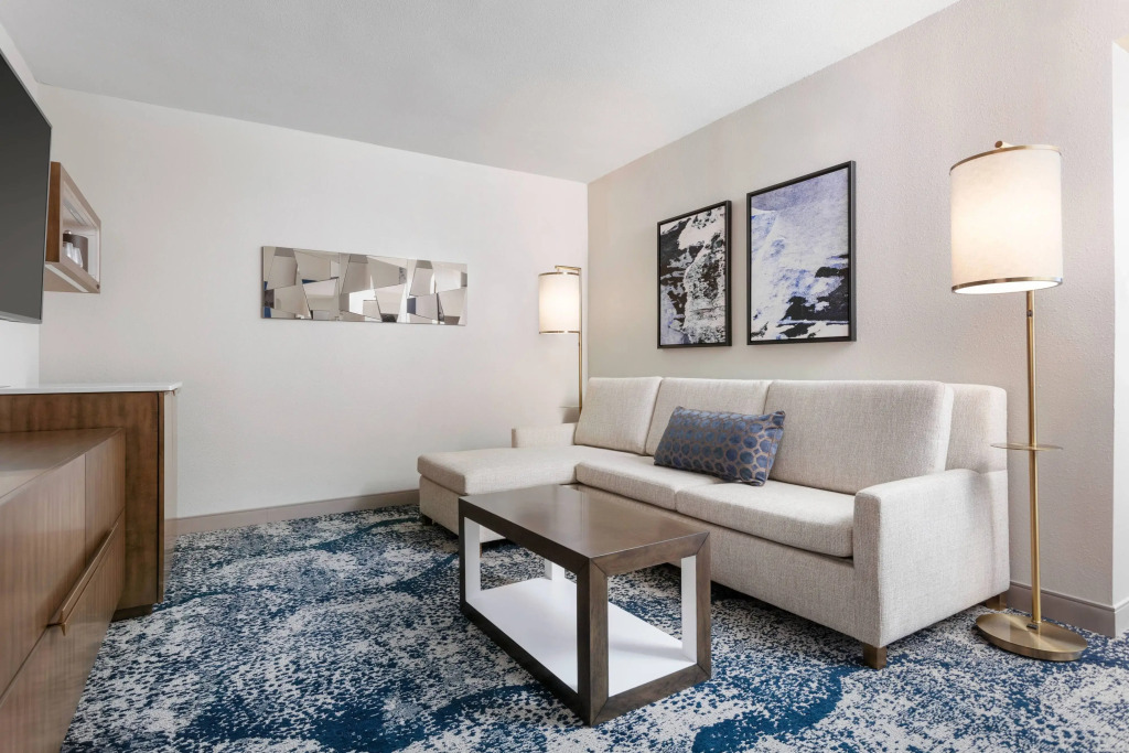 Delta Hotels by Marriott™ Virginia Beach Waterfront Suites