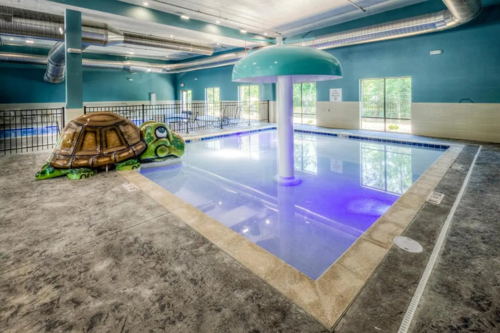 Holiday Inn Express & Suites Cleveland/Westlake by IHG