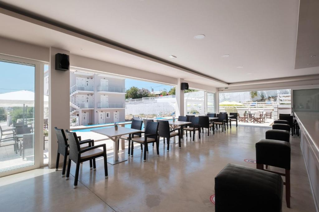 Kouros Apartments & Studios By Hotelius