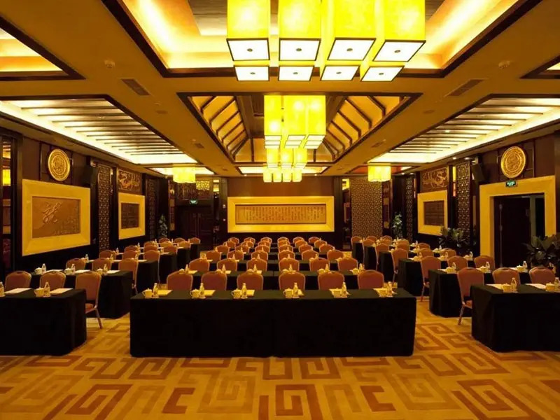 Caston Huanglong Hotel