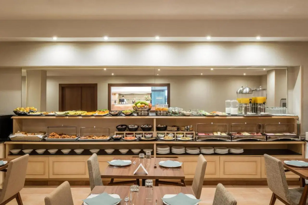 Отель Petit Palace Eixample