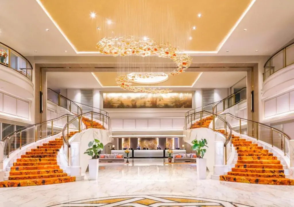 Отель Royal Plaza on Scotts