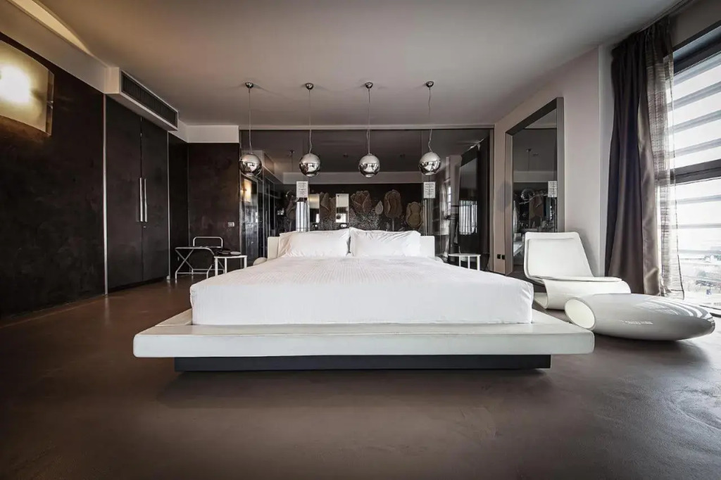 Hotel For You