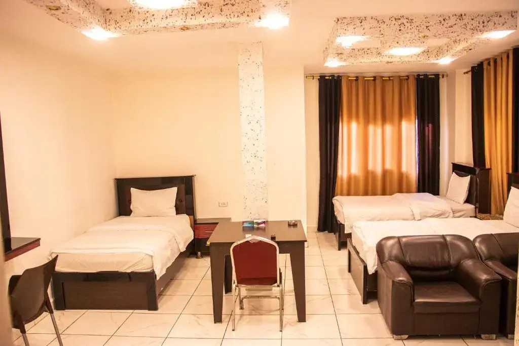 Sara Crown Hotel