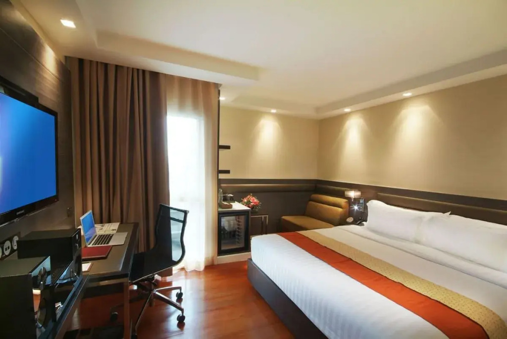 Amora NeoLuxe Suites Hotel