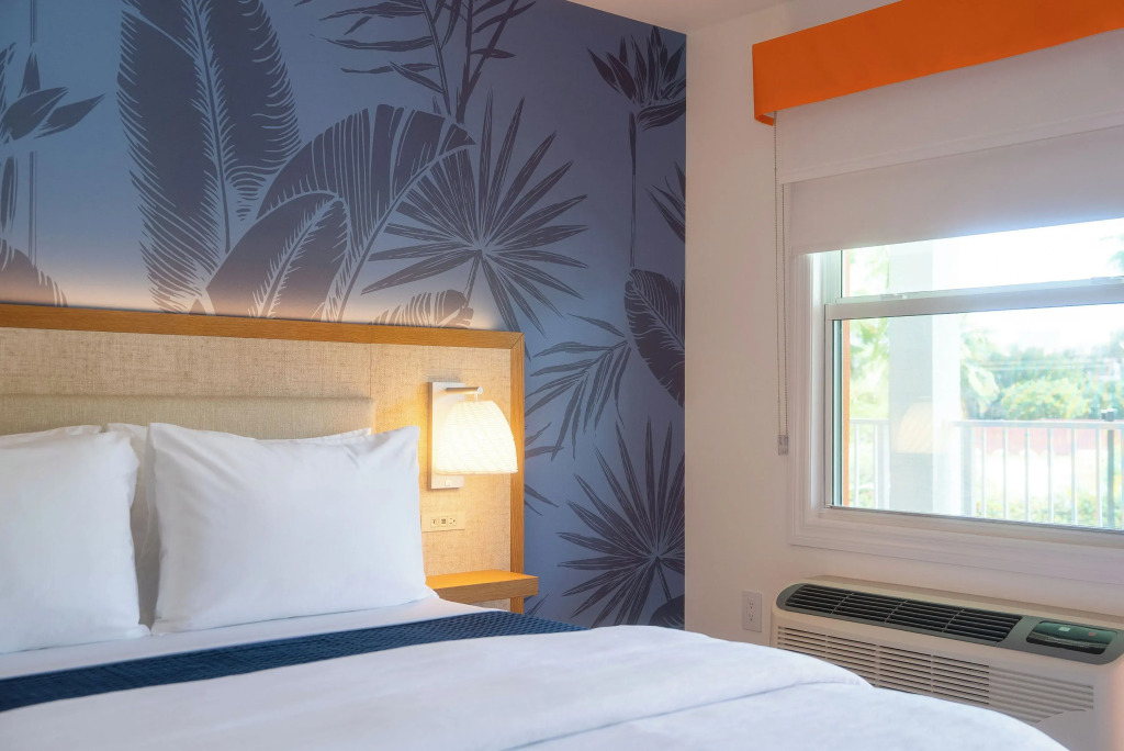 The Sunshine Hotel and Suites