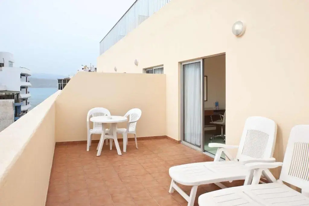 Отель NH Las Palmas Playa las Canteras