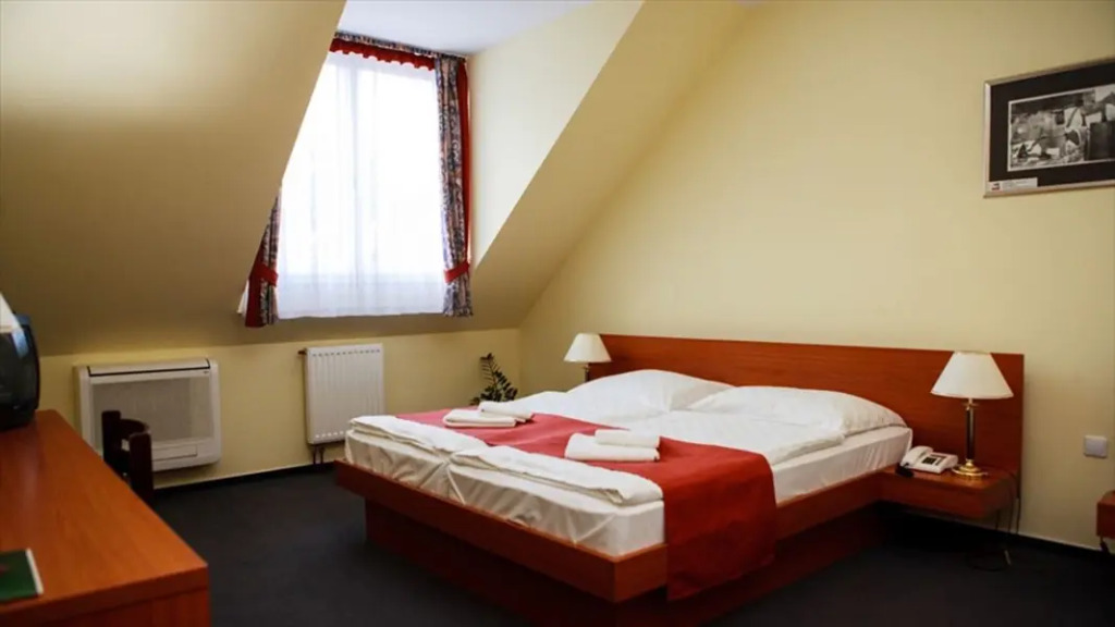 Lipa Hotel és Étterem
