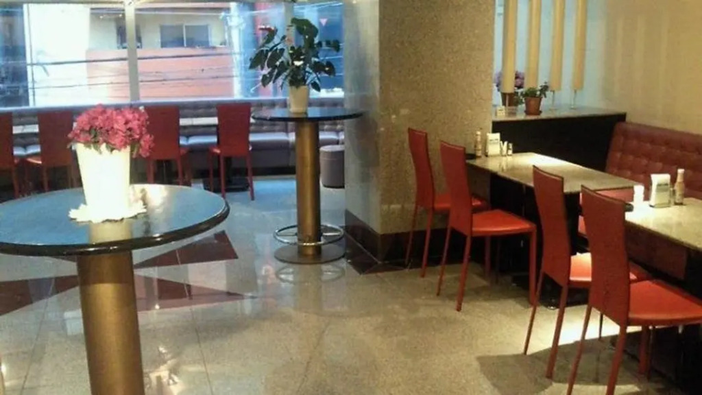 Arrow Hotel in ShinsaiBashi 朝食無料サービス中