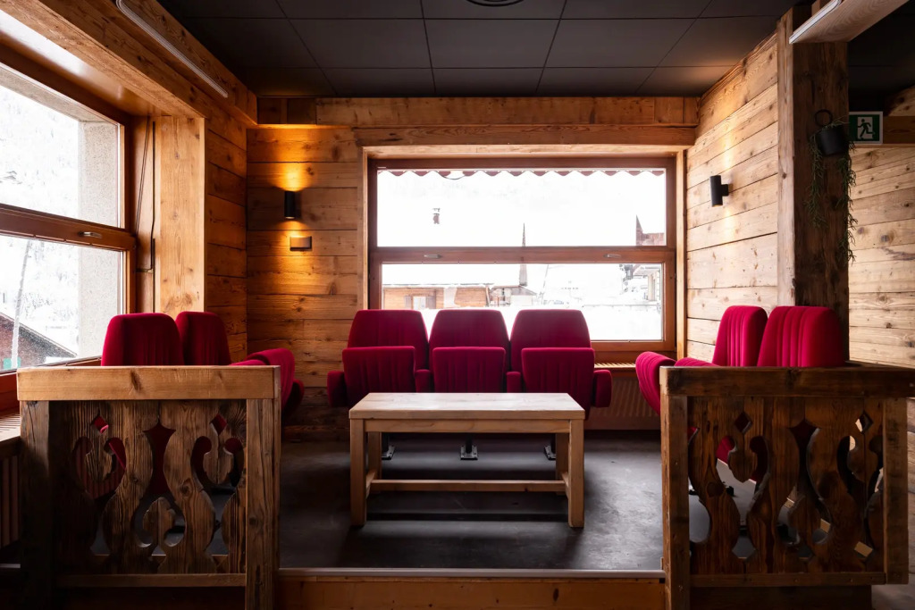 Peanut Mountain Lodge & Winstub
