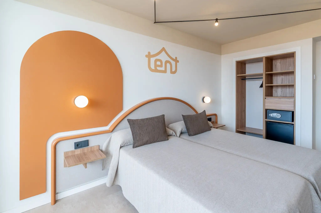 tent Arenal