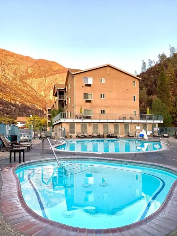 Yosemite View Lodge