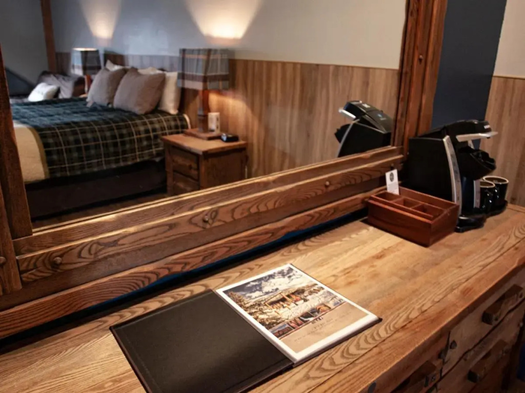 Glacier House Hotel & Resort