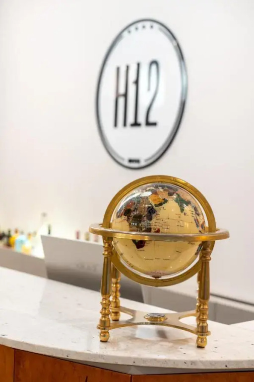 Hotel H12