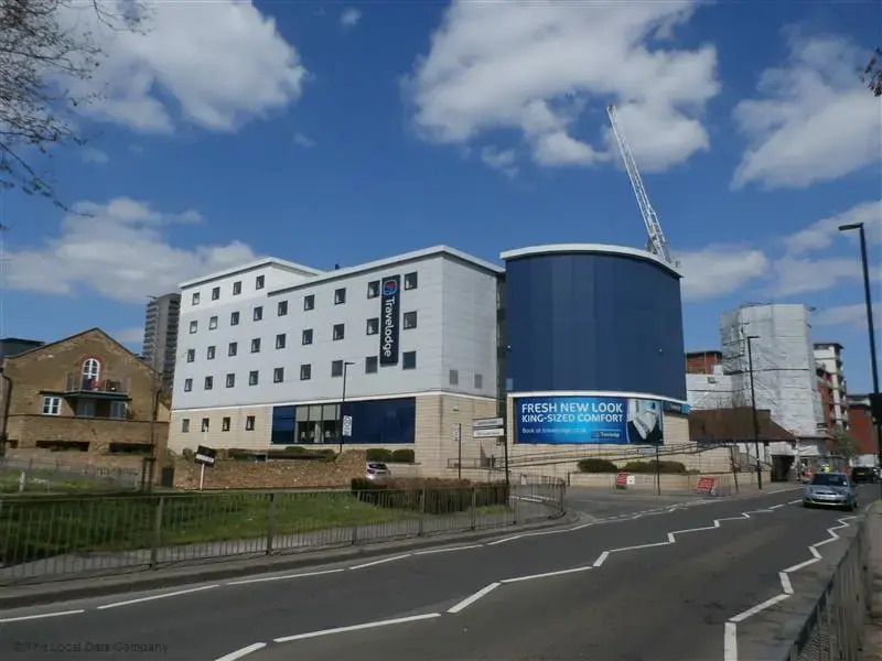 Kew Bridge by Viridian Apartments