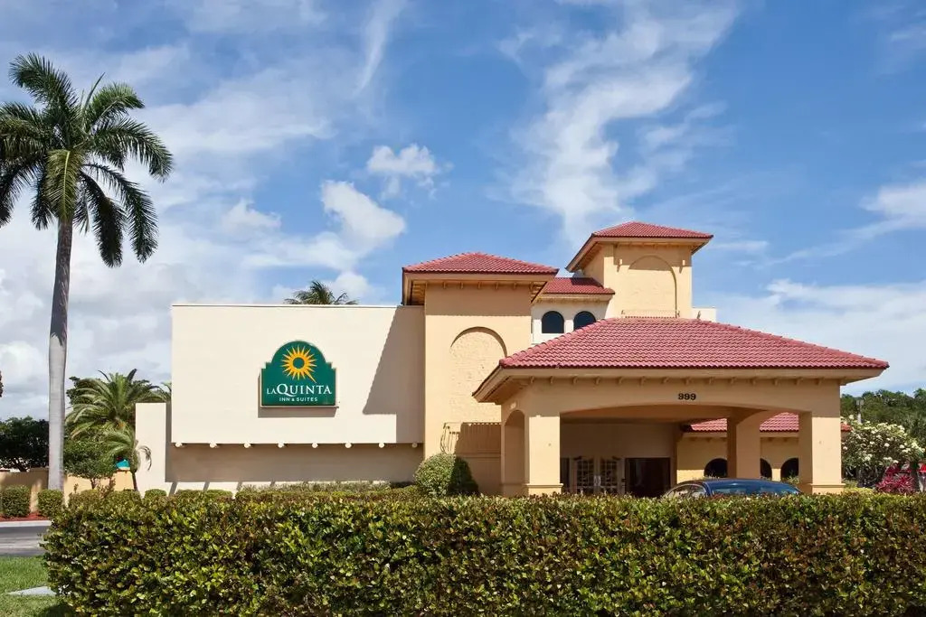 Book La Quinta Inn & Suites Ft. Lauderdale Cypress Creek in Pompano
