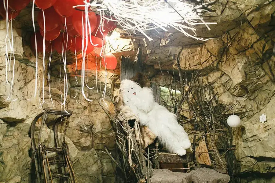 дом йети шерегеш. роджер паттерсон снежный человек. пещера йети в шерегеше. шерегеш пещера йети. дом снежного человека.