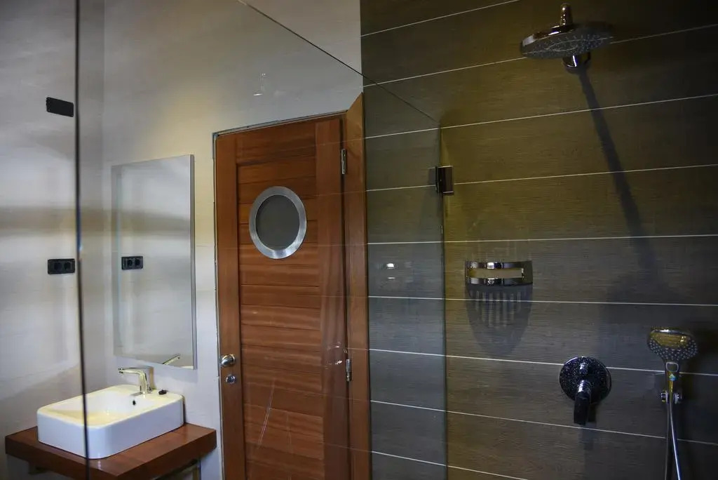 Vogue Apartments Room