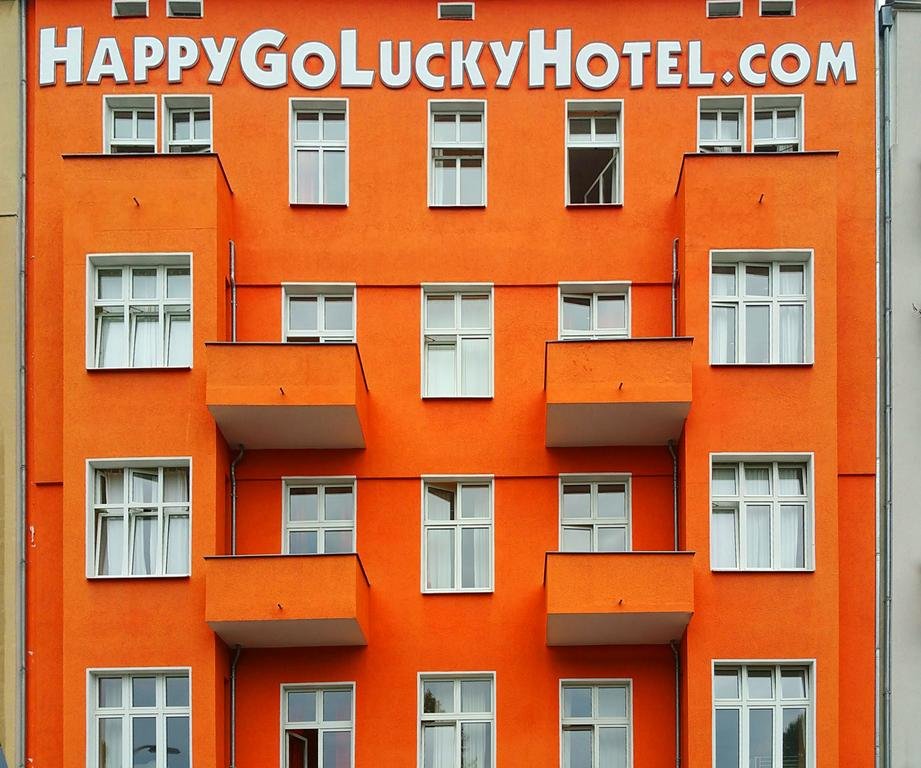 HappyGoLucky Hotel & Hostel