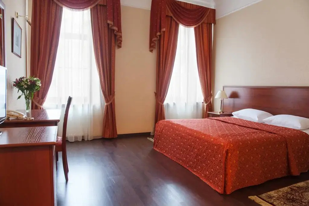 Kritik otdy`xaet na Nevskom