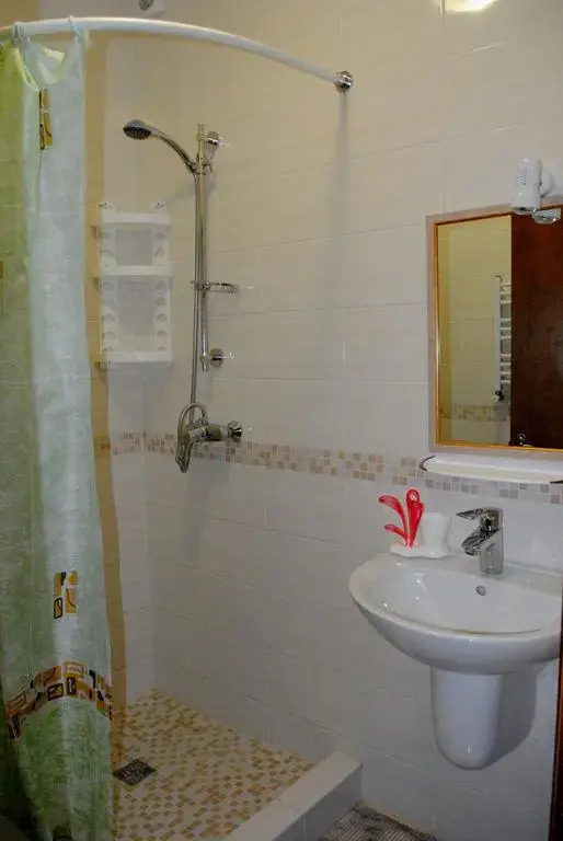 Uyut Guest House