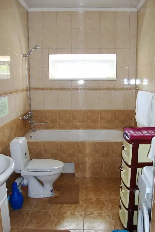 Esfane Guest House