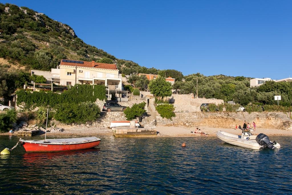 Foto de Opcina Dubrovnik respaldado por acantilados
