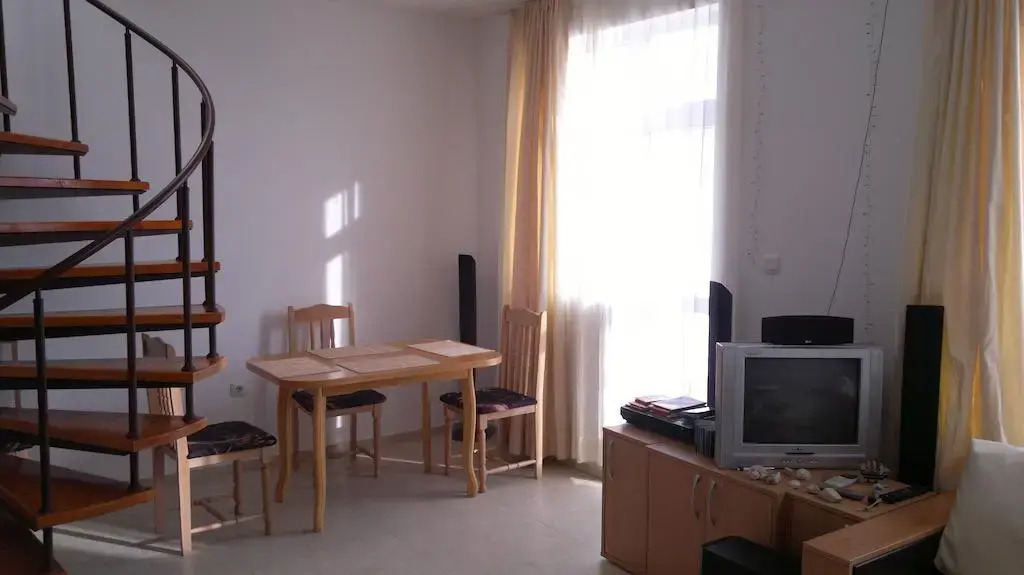 Evgeny's Apartment in Sunny Day 2