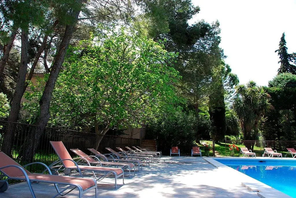Hotel Les Mazets Des Roches