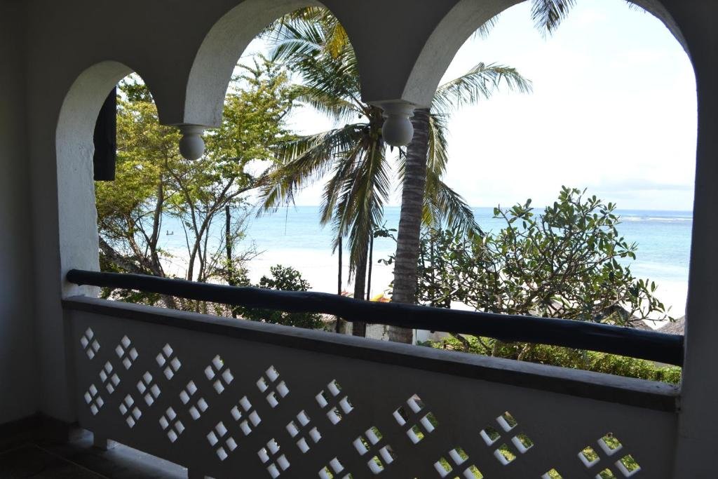 Отель Southern Palms Beach Resort, Пляж Diani Beach - бронирование через Ва...