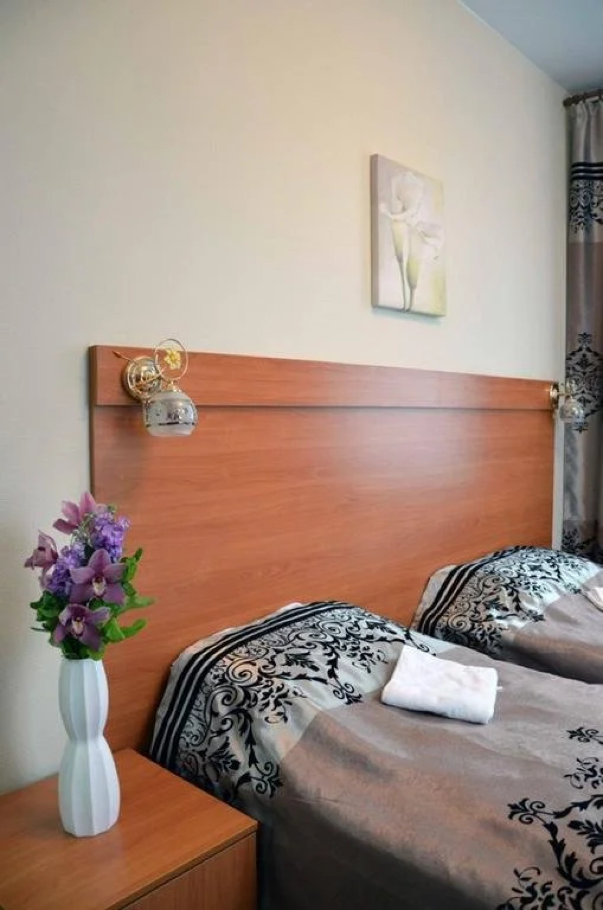 Avis Hotel