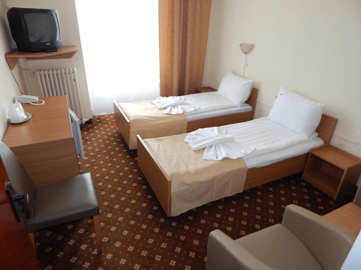 Hotel Padis In Baile Felix Romania From 116 Photos Reviews Zenhotels Com