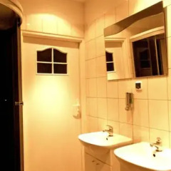 Отель Aston Hostel Польша, Краков - отзывы, цены и фото номеров - забронировать отель Aston Hostel онлайн ванная