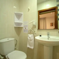 Отель Artistic Hostel BCN Испания, Барселона - отзывы, цены и фото номеров - забронировать отель Artistic Hostel BCN онлайн ванная