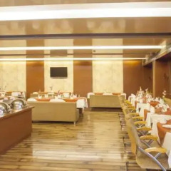 OYO 10392 Hotel Corbiz Tower фото 2