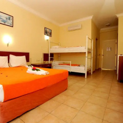 Sayanora Hotel сейф в номере