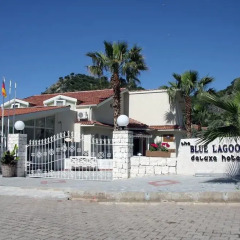The Blue Lagoon Deluxe Hotel пляж