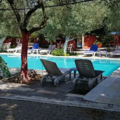 Erdek Oliva Havuzlu Pansiyon Турция, Мармара - отзывы, цены и фото номеров - забронировать отель Erdek Oliva Havuzlu Pansiyon онлайн бассейн фото 4
