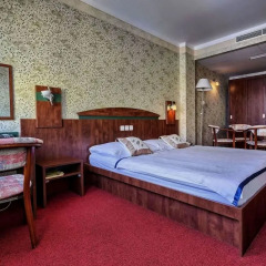 Hotel Babylon Либерец сейф в номере