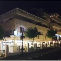 Hotel Corona вид на фасад