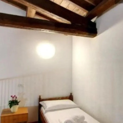 Hostel Marina сейф в номере